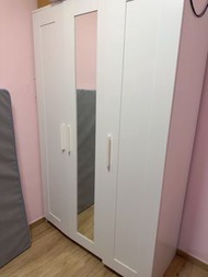 IKEA 三門衣櫃
