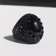 Cincin Hitam Pria Vintage Kasual Desain Ukiran Desain Buatan Bulat Hitam Onyx Baja Titanium Punk Fas