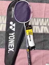 YONEX尤尼克斯 天斧係列 碳纖維羽毛球拍 輕便舒適男女同款 紫色