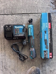 放 MAKITA 電批連電池充電器