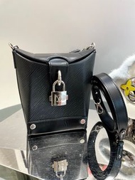 LV Epi Locky BB 黑色水波紋鏈條包