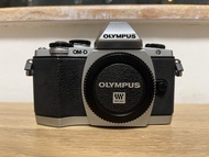 Olympus OM-D E-M10 數碼相機連鏡頭