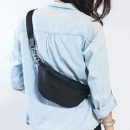 กระเป๋าคาดอก / คาดเอว ADIDAS polyester waist bag ด้านหน้าสกรีนชื่อแบรนด์ (งานแบรนด์แท้ )
