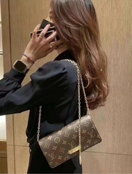 LV lily woc 手袋