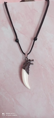 Kalung tali hitam liontin Taring singa/ kalung tali / bandul kalung / kalung Wanita / kalung pria