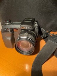 Minolta DiMAGE 7Hi CCD digital camera 數碼相機，原價8xxx，使用四粒AA電， 運作正常  DiMAGE 7Hi 最大賣點之一莫過於28-200 mm F2.8-