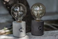 曙MUSE M字圓筒水泥桌燈 LED燈 鎢絲燈泡 USB燈 擺飾