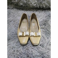 Beige leather Rounded Toe Low Heels