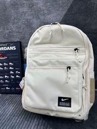 Nike耐克Utility Power雙肩背包 米白色全新帶吊牌 大容量16寸筆記本電腦包 多口袋收納 背部氣墊舒適透氣