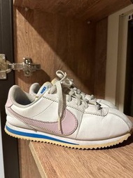 Nike阿甘鞋粉紫白配色 23.5