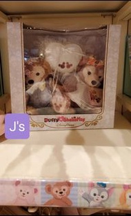 9折香港迪士尼代購Duffy & Friends 結婚公仔$649 / 折後$584.1，正價貨品9折代購， 每週入園