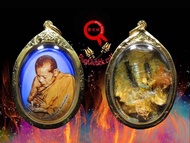 2541 龍婆易/LP YIT  屈朗作 龍婆易的骨舍利自身-數十年功力  沙馬公鑑定 防水金殼 佛牌