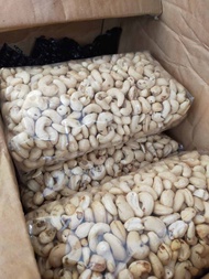 kacang Mede utuh 1 kg mentah