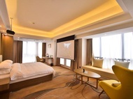 Guangzhou Wanbo Holiday Inn