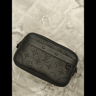 LV nano Alpha M82544 牛皮相機包