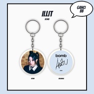 GANTUNGAN HOLOGRAM KEYCHAIN ILLIT BOMB REVERSIBLE KEYCHAIN KPOP KEYCHAIN UNOFFICIAL IROHA MOKA YUNAH