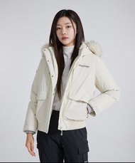 🇰🇷 #Discovery #DC2084 #羽絨 #外套 🔹鵝絨80%,羽毛20% 🔹帽既毛毛係浣熊毛 🔹可拆卸毛領設計，強化保暖效果 🔹防水❤️限時折扣 ❤️#韓國直送 💕 #韓國正品