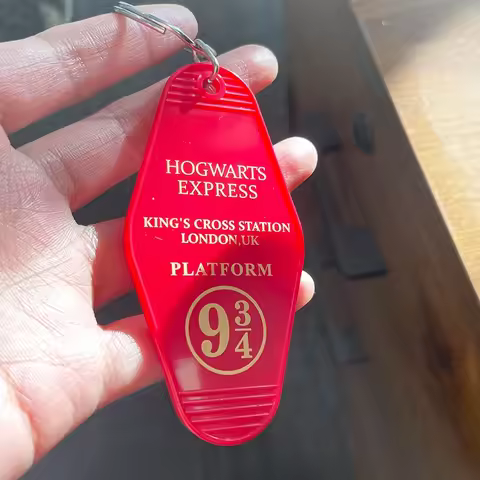 H-P Magic H0gwarts Express Keyring Platform 3/4 9 KeyChain Motel Key Fob vintage key ring RED