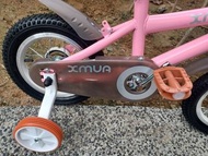 12吋  XMUA  488元-英倫式單車 一新款兒童單車 歐陸式 小童單車 四輪車 烤漆車身  粉／黃／綠 3色  包安裝／包送貨  另12吋488元／14寸538元／16寸588元/18寸638元  bbcwpbike bike