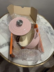 2.4 Le Creuset 鑄鐵圓鍋 Chiffon Pink 14cm