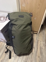 Quechua Forclaz 旅行背包 + 充氣床墊 + 頭燈