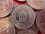 เหรียญ 5 บาท 200 ปี เฉลิมพระเกียรติพระบาทสมเด็จพระนั่งเกล้าเจ้าอยู่หัว รัชกาลที่ 3 ปี 2530(ราคาต่อ 1 เหรียญ พร้อมตลับ)