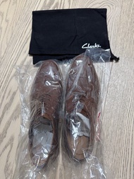 Clarks 皮鞋