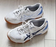 Asics 室內運動鞋