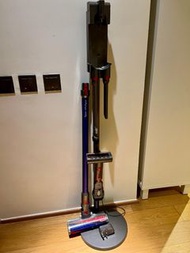 Dyson Cordless Vacuum Cleaner Head, Tool, Brush, Charger & Stand 無線吸塵器零件、充電器和支架 (V8 Fluffy Pro) DOES