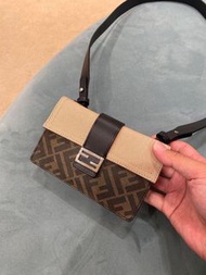 FENDI 經典老花小包