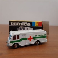 Tomica 8 Isuzu Blood Bank Car