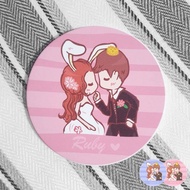 【兩入優惠價】客製化人像・原創插畫・陶瓷吸水杯墊一對・似顏繪