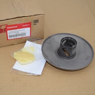 ชุดหน้าสัมผัสที่เคลื่อนที่ได้ของพูลเลย์ตาม (F.C.C.) สไลด์หลัง scoopy-I (17-19) แท้ศูนย์ฮอนด้า ราคา/1