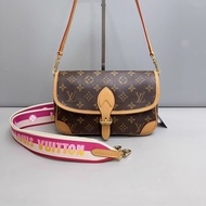LV路易威登Diane老花粉肩帶法棍 芯片