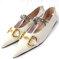 全新GUCCI 621161象牙色皮革馬銜扣鏈條尖頭平底鞋，配金色和銀色五金配件，尺寸35.5，義大利製造，含鞋盒和防塵袋