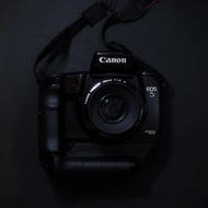 ［底片相機］Canon eos 5 + ef 50mm f1.8 ii +專用手把