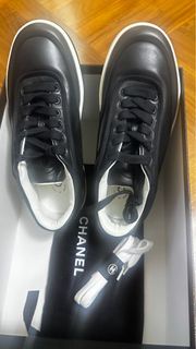 全新CHANEL Sneakers 連鞋袋 + 另外白色鞋帶