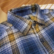 Uniqlo Kemeja Flannel Kotak Navy/Biru Dongker-Kuning Lengan Panjang S