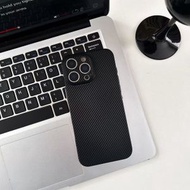 內地直送 - 新款高级感16promax保护套15pro爆款商务小众手机壳男女14适用苹果13promax新款碳纤维纹超薄TPU软壳iphone12pro全包12-黑色 iPhone 16 Pro M