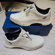 議價即封 madras Walk 日本 Gore-TeX® 白色 防水皮波鞋，美國碼 (US)8 / 英國碼 (UK)7.5 / 歐洲碼 (EU)41.5 / 腳掌長度 (CM)26，只限沙田中心交收。