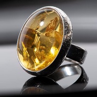 手工制作的琥珀戒指 优雅无瑕 镶嵌天然波罗的海琥珀的银戒指