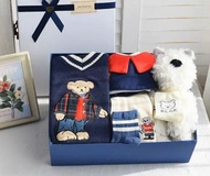 初生嬰兒寶寶女bb幼兒小朋友豪華大方得體百日宴滿月生日會party實用禮盒套裝，bb禮盒bb生日衫，bb衫x1,襪仔（隨機）x5, 冷背心x1，心意卡x1，相架x1,口水巾x1，公仔x1