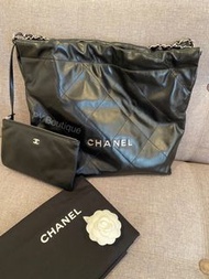 Chanel 22 Bag 包 黑銀中號