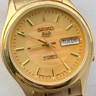Seiko Precision in Motion Golden Elegance and Effortless Precision in the Automatic Men's Watch for the Modern Gentleman
