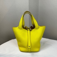 愛馬仕/Hermes Picotin Lock 18 檸檬黃銀扣菜籃子手提水桶包 18x13x19cm