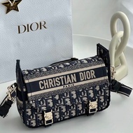 全新正品｜Christian Dior Diorcamp 郵差包｜M1241ORIW-M928