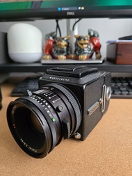 Hasselblad 500C/M + Carl Zeiss Planar 80mm F2.8