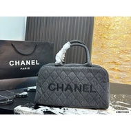 245 

Size: 37 20cm
Chanel Medieval Bowling Bag
This Bowling Bag Is Really Fragrant~
Recently a Popu