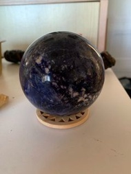 藍紋石球 連小木座