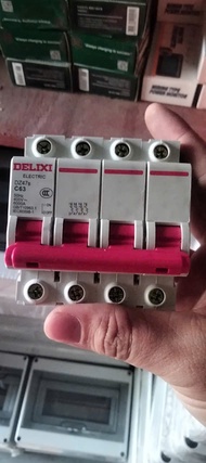 Cầu dao Aptomat MCb đóng ngắt 3 pha 3P và 4P DELIXI 32A63A100A 400VAC